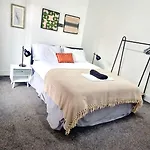 Дом отдыха Gorgeous Stylish Cheri Victorian House In *