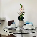 Modern, Stylish And Central *