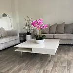 Modern, Stylish And Central *