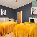 Big Contractor House With 6 Beds & Free Parking By Purestay - 7 Night Min! Casa vacanze *