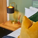 Big Contractor House With 6 Beds & Free Parking By Purestay - 7 Night Min!