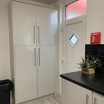 Gorgeous Stylish Cheri Victorian House In Манчестер