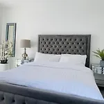 Modern, Stylish And Central *