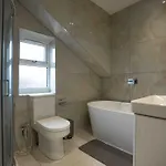 Вилла Luxury 6 Bed Near Centre With Cinema & Games 5 Bathrooms