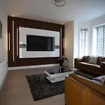 Luxury 6 Bed Near Centre With Cinema & Games 5 Bathrooms Вилла