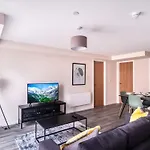 Spacious 2 Bedroom Apartment In Manchester Apartmán *