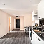 Apartment Modern & Bright 2 Bed In