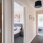 Bright & Modern 2 Bed Manchester Apartment Manchester