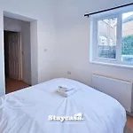 Inviting Serene Abode Large Driveway Sleeps 12 *