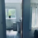 Modern, Stylish And Central *