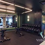 Modern 2 Bedroom By Vista Short Lets & Serviced With Free Wifi & Dart Board Апартаменты *