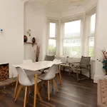 Homely Ensuite Near Centre アパート *