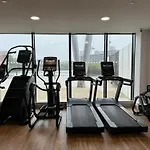 Penthouse Height Flat, View Balcony, Quiet, Free Wifi, Gym & Minimalistic