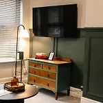 Spacious Stylish With Free Parking 10 Mins To Centre & Ao Arena Ideal For Groups & Long Manchester