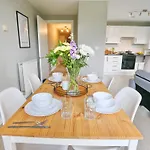 Sunny 10mins To Coop Arena - Pass The Keys Διαμέρισμα *