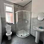 Daisybank Co-living - Private Self-cater * Manchester