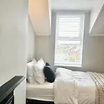 Holiday home Victorian - 5 Bedroom House *