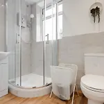 Apartamento Sophisticated & Stylish Flat Near Airport - Sleeps 9 Manchester