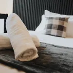 Apartamento Sophisticated & Stylish Flat Near Airport - Sleeps 9 *