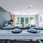 Spacious 3bdr House By Vista Short Lets & Serviced Salford With Pool Table & Free Parking Manchester