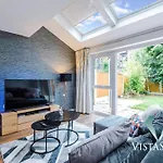Spacious 3bdr House By Vista Short Lets & Serviced Salford With Pool Table & Free Parking