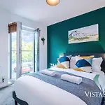 Apartmán Spacious 3bdr House By Vista Short Lets & Serviced Salford With Pool Table & Free Parking Manchester
