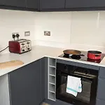 Lovely 1br Penthouse Near Mcr Stadiums Lejlighed