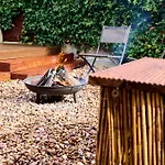 Chic Family With Garden Fire Pit & Event Space, Hot Tub * Manchester