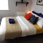 Luxury - Pick A - Free Parking & Kitchen Access, Near Etihad Stadium, The Coop Live & Piccadilly Station, マンチェスター