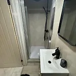 בית אירוח Elegant Estates Humble Abode 5