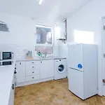 Comfy Four Bedroom House With Parking * Manchester