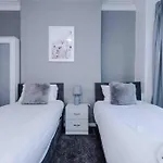 Holiday home Comfy Four Bedroom House With Parking