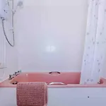 Comfy Four Bedroom House With Parking *