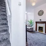 Holiday home Comfy Four Bedroom House With Parking Manchester