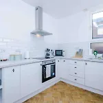Comfy Four Bedroom House With Parking *