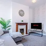 Holiday home Comfy Four Bedroom House With Parking
