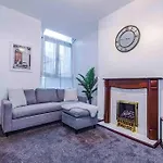 Holiday home Comfy Four Bedroom House With Parking Manchester