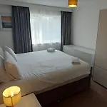 Apartment Modern Near Etihad, Coop Live