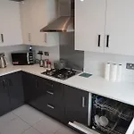 Luxury - Pick A - Free Parking & Kitchen Access, Near Etihad Stadium, The Coop Live & Piccadilly Station, *