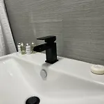 Levenshulme House - 2 Bedroom - Sleeps 6 - Free Parking & Wifi *