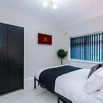 Appartement Stylish 3bdr House By Vista Short Lets & Serviced With Free Parking, Pool Table And Ps4 Manchester