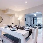 Stylish 3bdr House By Vista Short Lets & Serviced With Free Parking, Pool Table And Ps4