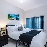 Stylish 3bdr House By Vista Short Lets & Serviced With Free Parking, Pool Table And Ps4 *