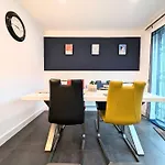 Holiday home The Eastern Hive - King Bed, 3x Parking, Coop Live & Etihad