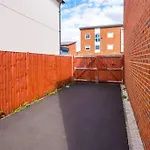 Holiday home The Eastern Hive - King Bed, 3x Parking, Coop Live & Etihad *