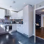 The Eastern Hive - King Bed, 3x Parking, Coop Live & Etihad *