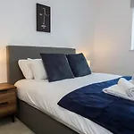 Media Salford Quays Flat By Superhost