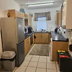 Go Big ! Entire Cozy House For Max 8 People Near Center * Manchester