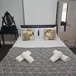 Casa vacanze Go Big ! Entire Cozy House For Max 8 People Near Center *