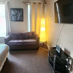 Go Big ! Entire Cozy House For Max 8 People Near Center Manchester